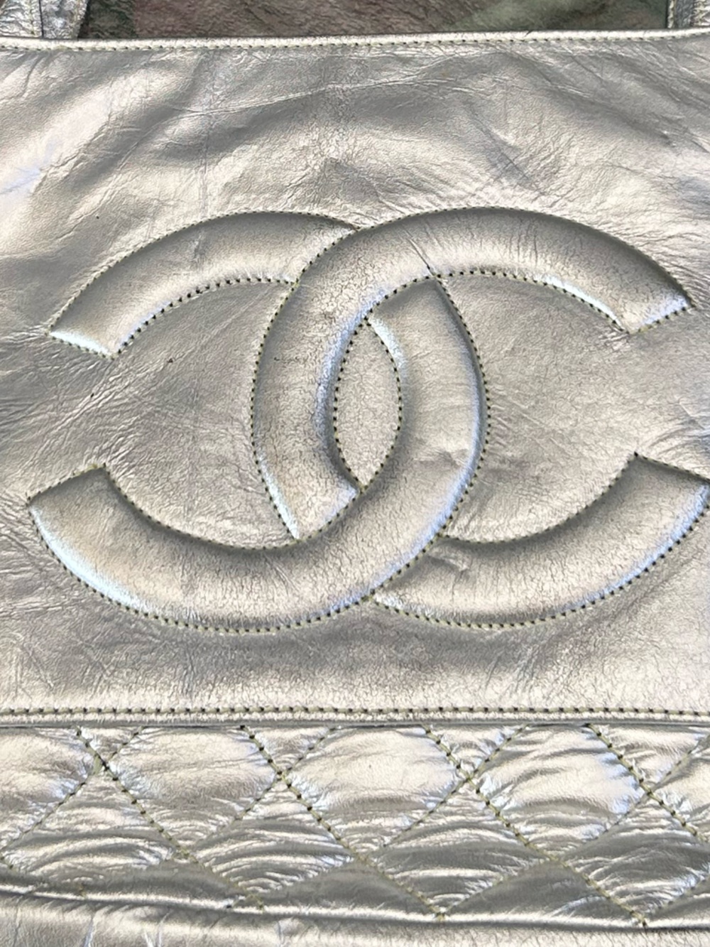 Quality quilted silver Leather tote - Picture 3 of 6